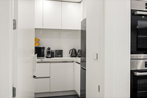 Photo of property in 7 Wrybill Way, Point Wells, 0986