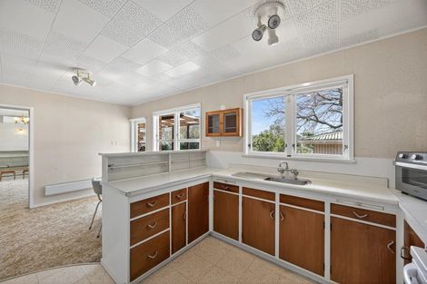 Photo of property in 16 Cascades Road, Pakuranga Heights, Auckland, 2010