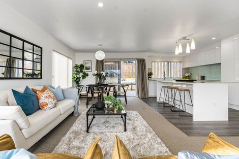 Photo of property in 13 Altair Place, Windsor Park, Auckland, 0632