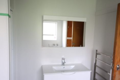 Photo of property in 64a Clayburn Road, Glen Eden, Auckland, 0602