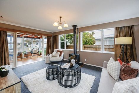 Photo of property in 4 Ellesmere Crescent, Highbury, Palmerston North, 4412