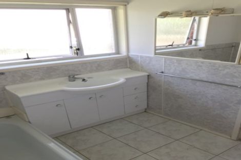 Photo of property in 15 Barlow Place, Chatswood, Auckland, 0626