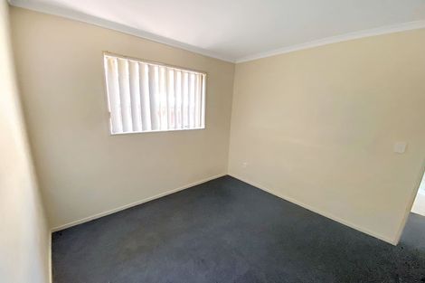 Photo of property in 10 Burton's Drive, Swanson, Auckland, 0614