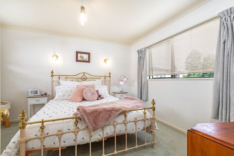 Photo of property in 18 Winston Avenue, Hokowhitu, Palmerston North, 4410