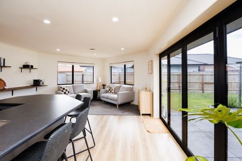 Photo of property in 17 Daniel Place, Kelvin Grove, Palmerston North, 4414