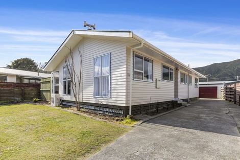 Photo of property in 310 Wellington Road, Wainuiomata, Lower Hutt, 5014