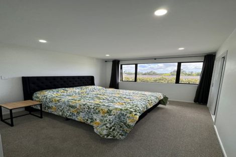 Photo of property in 33 Eileen Newey Place, Henderson, Auckland, 0612