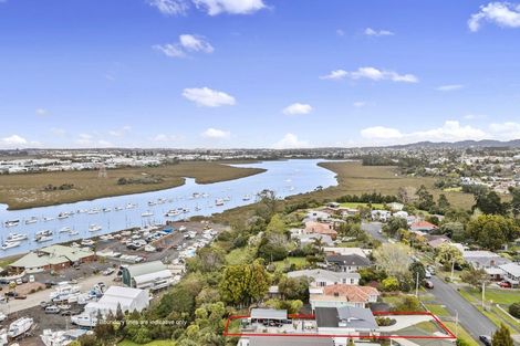 Photo of property in 34 Covil Avenue, Te Atatu South, Auckland, 0610