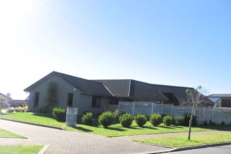 Photo of property in 6 Nielsen Gardens, Rototuna, Hamilton, 3210