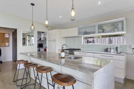 Photo of property in 19 Springdale Grove, Fitzherbert, Palmerston North, 4410