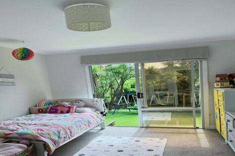 Photo of property in 8 Pendrell Road, Piha, New Lynn, 0772