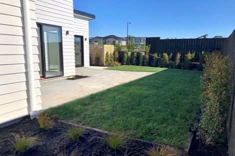 Photo of property in 40 Lumbarda Drive, Kumeu, 0810