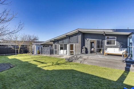 Photo of property in 2 Watson Place, Rangiora, 7400
