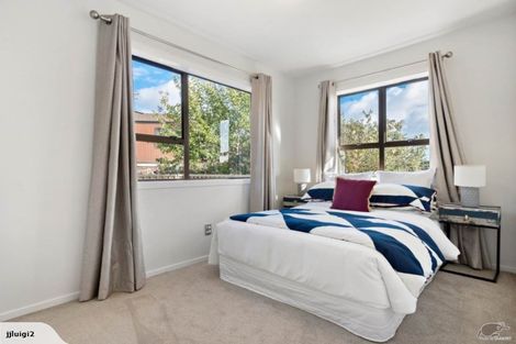 Photo of property in 1/31 Browns Bay Road, Browns Bay, Auckland, 0630