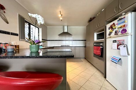 Photo of property in 60a Donovan Avenue, Massey, Auckland, 0614