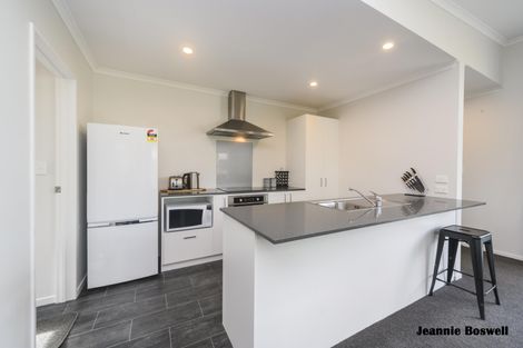 Photo of property in 52 Exeter Crescent, Takaro, Palmerston North, 4412