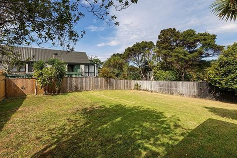 Photo of property in 32 Taupo Street, Green Bay, Auckland, 0604