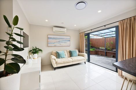 Photo of property in 15 Graven Court, Henderson, Auckland, 0612