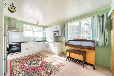 Photo of property in 22 Oregon Drive, Maoribank, Upper Hutt, 5018