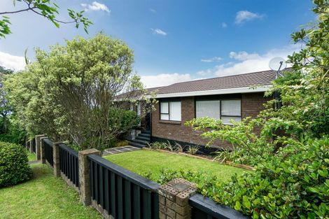 Photo of property in 2/33 Montgomery Avenue, Rothesay Bay, Auckland, 0630