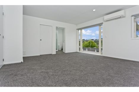 Photo of property in 5/14 Fields Parade, Oteha, Auckland, 0632