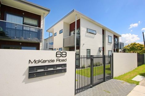 Photo of property in 1/69 Mckenzie Road, Mangere Bridge, Auckland, 2022