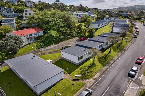 Photo of property in Batchelor Street Flats, 2-16 Batchelor Street, Newlands, Wellington, 6037