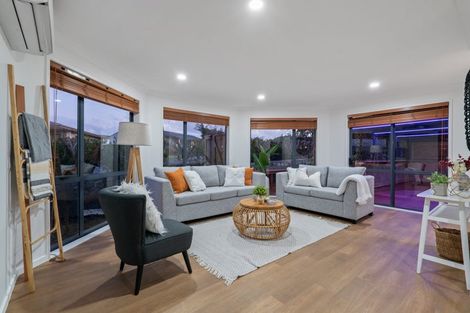 Photo of property in 12 Hocken Place, Mangere Bridge, Auckland, 2022