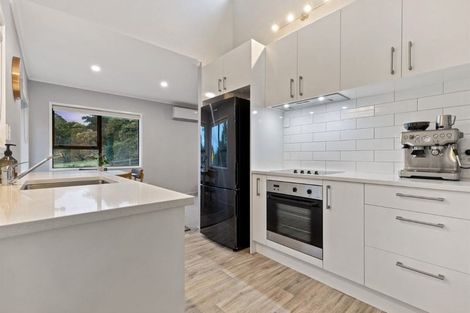 Photo of property in 15a Bridge Avenue, Te Atatu South, Auckland, 0610