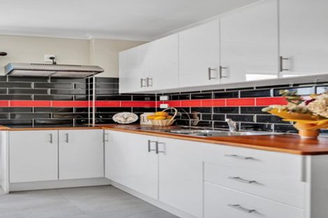 Photo of property in 1/39 Hedge Row, Sunnyhills, Auckland, 2010