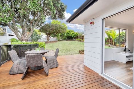 Photo of property in 12 Topliss Drive, Northcross, Auckland, 0632