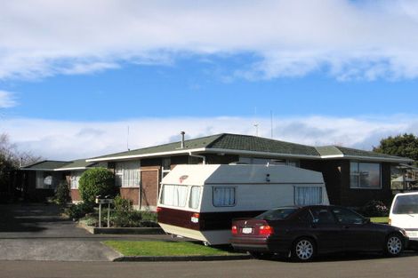 Photo of property in 2/17 Edwards Place, Terrace End, Palmerston North, 4410