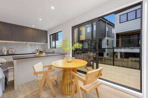 Photo of property in 9c Catalina Crescent, Forrest Hill, Auckland, 0620