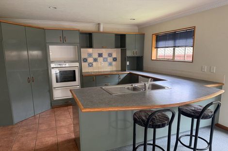 Photo of property in 1/5 Chateau Drive, Burnside, Christchurch, 8053