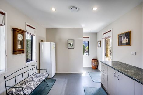 Photo of property in 8 Saint Hill Lane, Havelock North, 4130