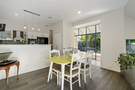 Photo of property in 11 Wilmington Place, Forrest Hill, Auckland, 0620