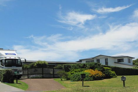 Photo of property in 8 Vela Place, Clarks Beach, 2122