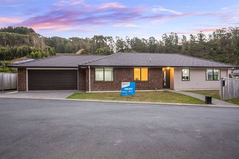 Photo of property in 8 Hull Place, Whitby, Porirua, 5024