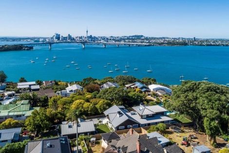 Photo of property in 24 Hinemoa Street, Birkenhead, Auckland, 0626