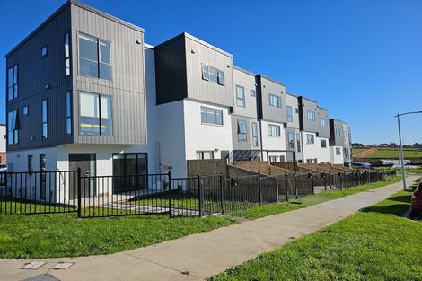 Photo of property in 17 Treeline Lane, Flat Bush, Auckland, 2019