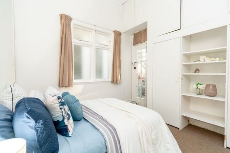 Photo of property in 8 Shannon Street, Mount Victoria, Wellington, 6011