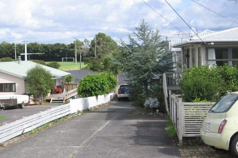 Photo of property in 1/862 East Coast Road, Northcross, Auckland, 0630
