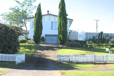 Photo of property in 1 Ranger Place, Wattle Downs, Auckland, 2103