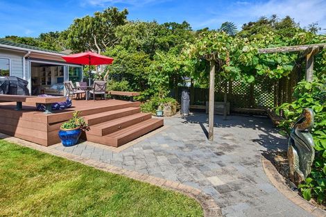 Photo of property in 7 Tui Terrace, Tawa, Wellington, 5028