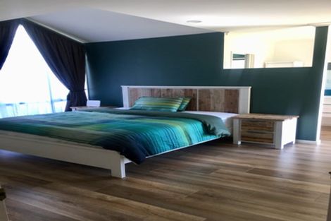 Photo of property in 11 Linicro Place, Wattle Downs, Auckland, 2103