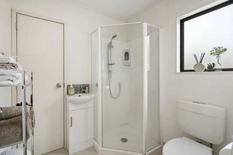 Photo of property in 2/26 Blenheim Street, Glenfield, Auckland, 0629