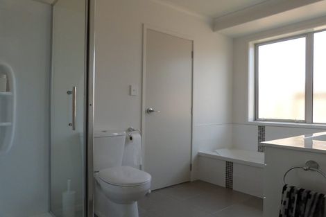 Photo of property in 43 Kowi Lakes Drive, One Tree Point, 0118