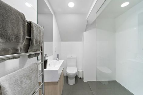 Photo of property in 2 Peregrine Place, Queenstown, 9300