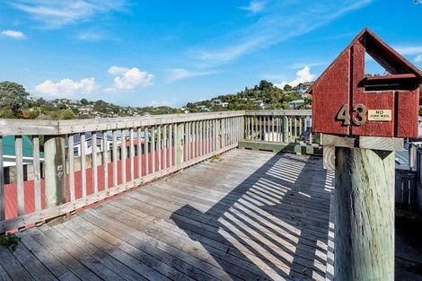 Photo of property in 43 Stewart Drive, Newlands, Wellington, 6037