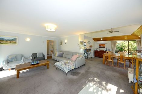 Photo of property in 27 Glenharrow Avenue, Avonhead, Christchurch, 8042